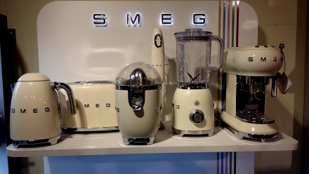 Nieuw in ons gamma : Smeg huishoudtoestellen